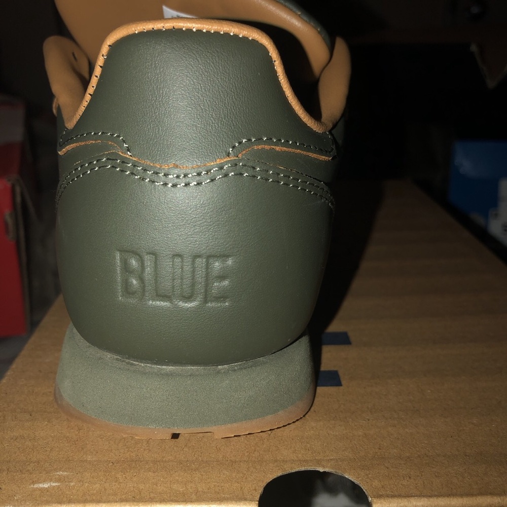 Reebok - Picture 3 of 3